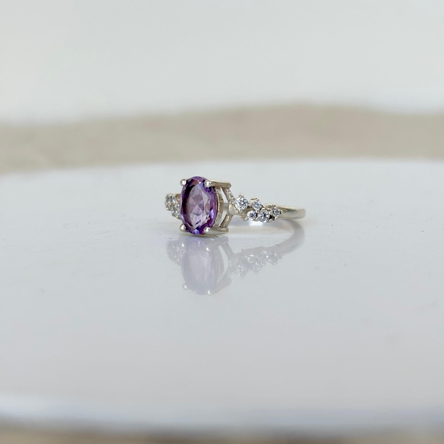 Sterling Love: 925 Silver Oval Natural Amethyst Ring – An Elegant Gift for Her