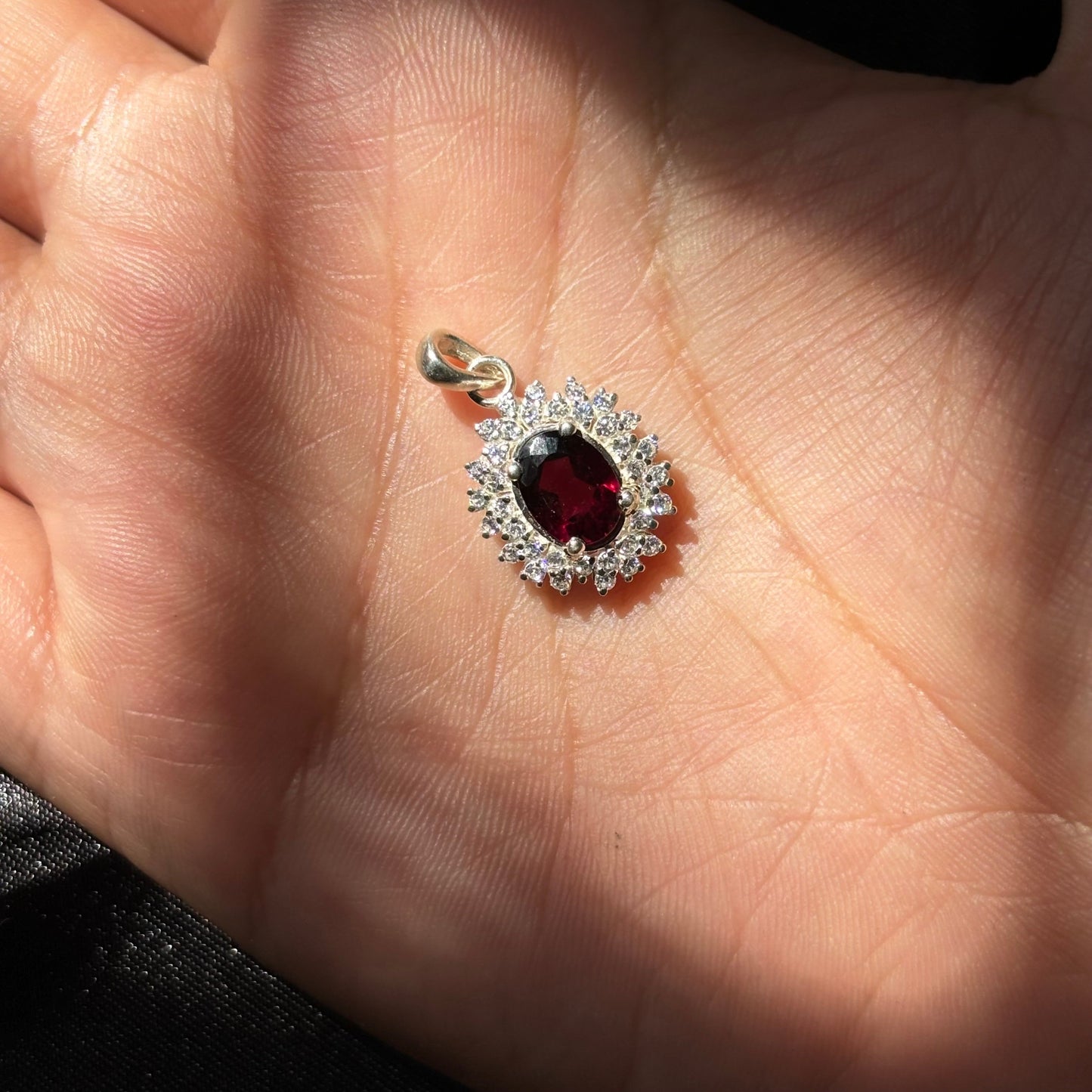 Timeless Elegance - 925 Silver Natural Garnet Pendant Necklace
