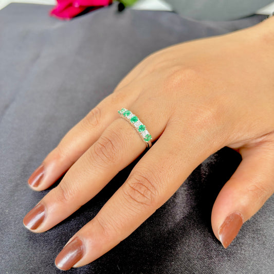 Exquisite Verdancy Ring -  The Emerald Luxe