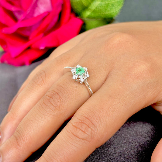 Royal Natural Emerald: The Classic Gemstone Band